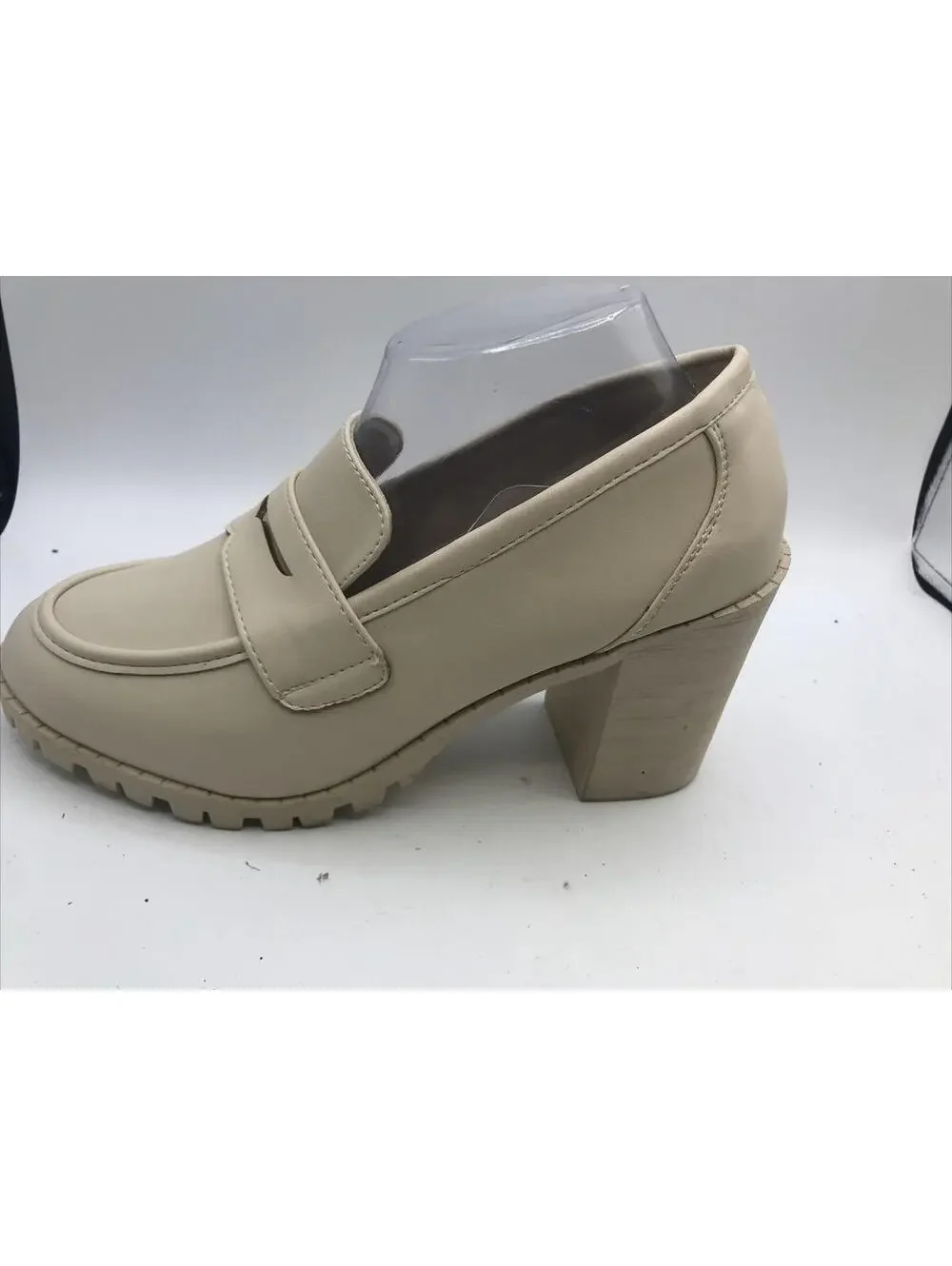 Forever Penny Loafers Women Size 10 Beige Rounded Toe Slip On Chunky Heel
